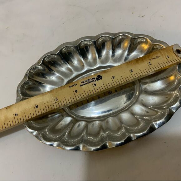 Ann Mary collection Scallop Edge Platter Tray Pewter Polished Finish 9x6.5 - Picture 6 of 7